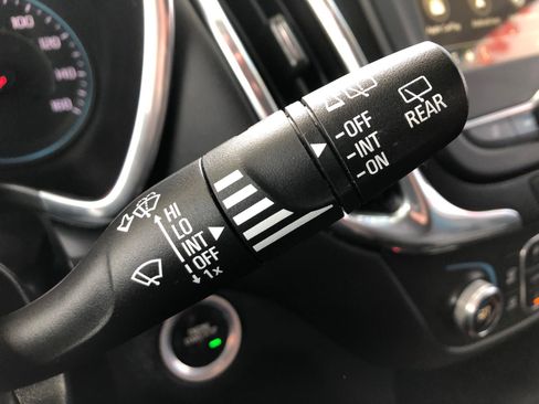 Used 2019 Chevrolet Equinox LT image 32