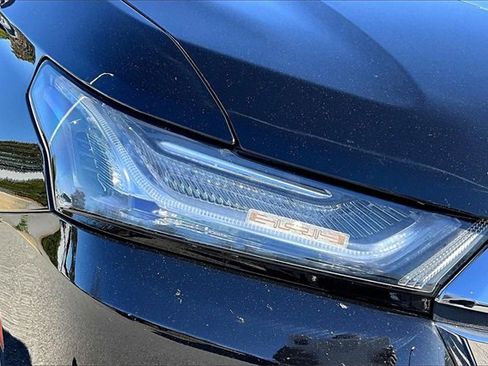 Used 2023 Chevrolet Traverse LT image 33