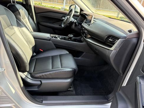 Certified 2023 Nissan Rogue SV w/ SV Premium Package image 18