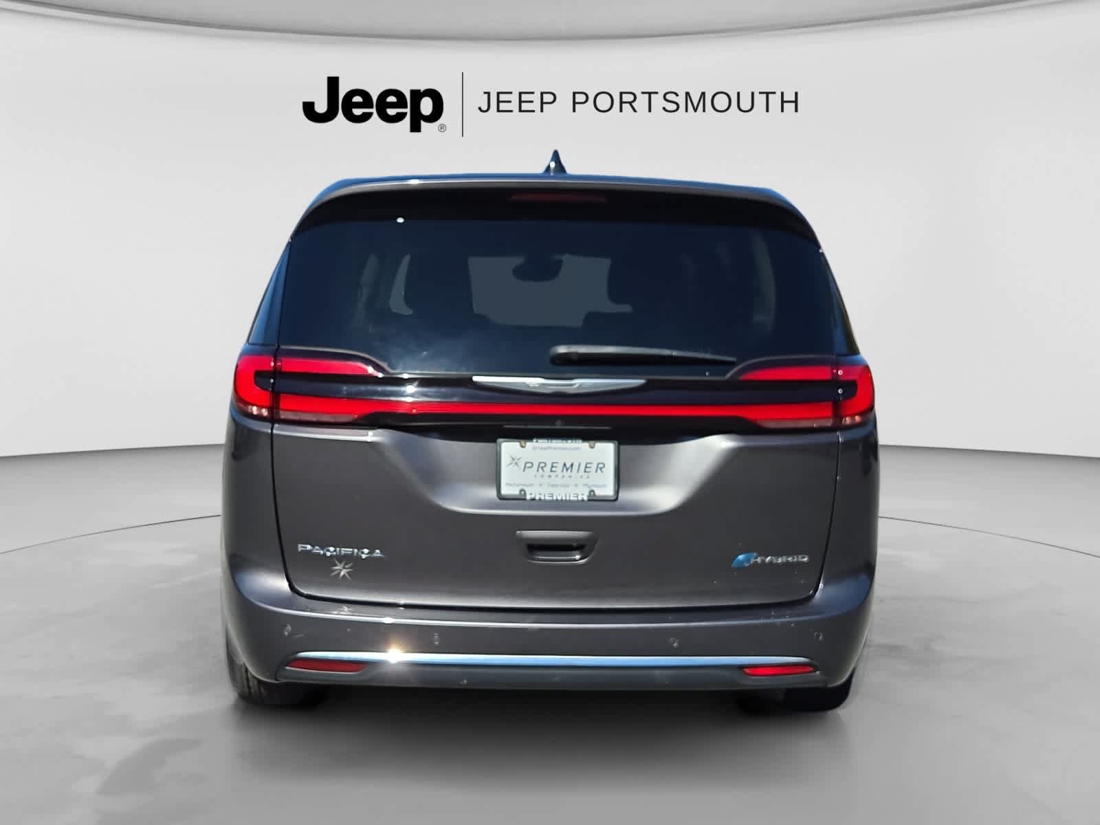 Used 2023 Chrysler Pacifica Touring-L FWD image 6