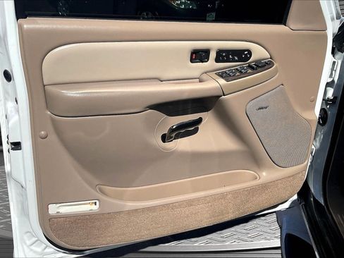 Used 2005 GMC Yukon Denali AWD/4WD image 18
