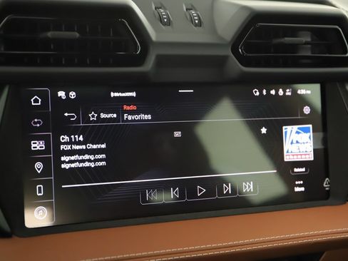Used 2025 Lamborghini Urus SE AWD/4WD image 31