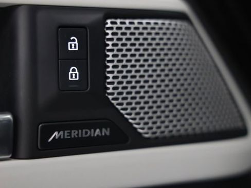 Used 2023 Land Rover Defender 130 SE AWD/4WD image 27