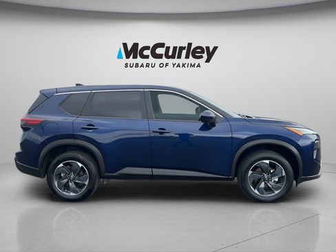 Used 2024 Nissan Rogue SV image 6