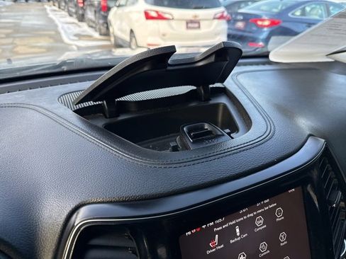 Used 2020 Jeep Cherokee Limited image 33