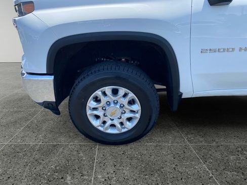 Used 2024 Chevrolet Silverado 2500 LT AWD/4WD image 14