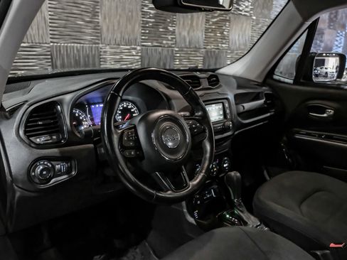 Used 2017 Jeep Renegade Altitude AWD/4WD image 3