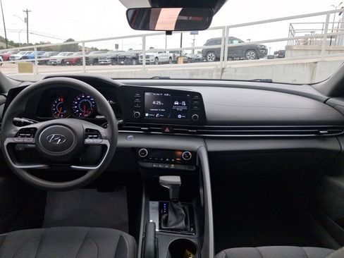 Used 2021 Hyundai Elantra SEL FWD image 13