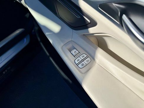 Used 2018 BMW 740i xDrive AWD/4WD image 25