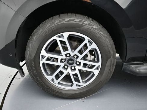 Used 2025 Ford Expedition Active AWD/4WD image 12
