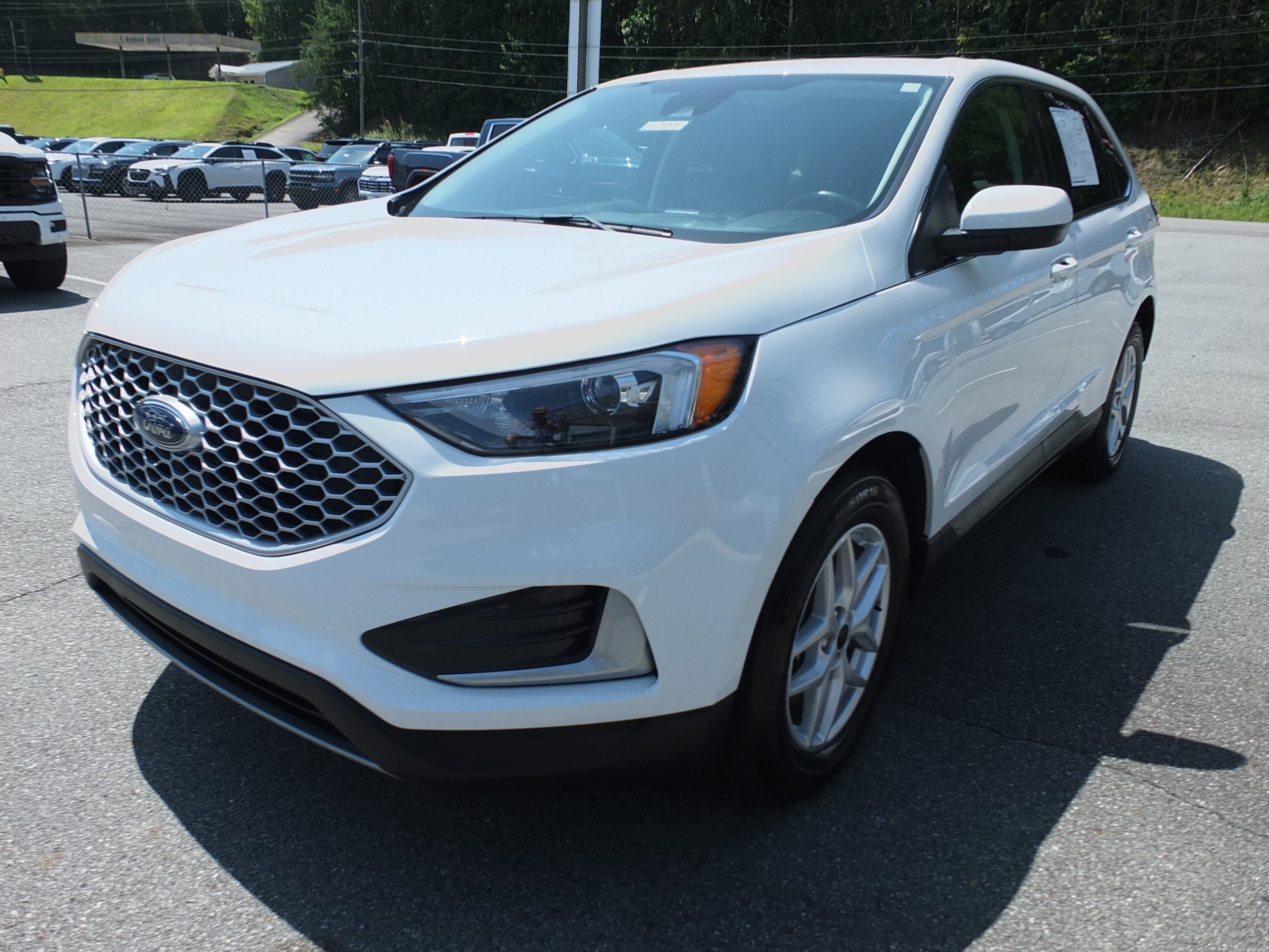Used 2024 Ford Edge SEL AWD/4WD image 7