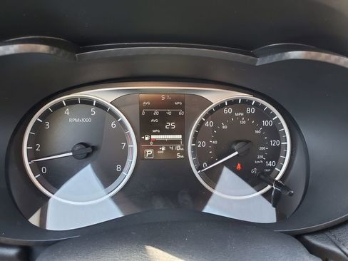 Used 2025 Nissan Versa S w/ Trunk Package image 22