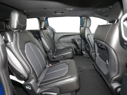 New 2026 Chrysler Pacifica Select AWD/4WD image 20