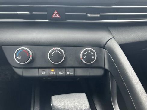 Used 2023 Hyundai Elantra SE w/ Cargo Package image 28