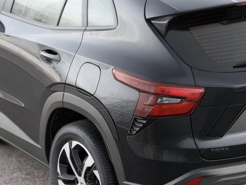 New 2026 Chevrolet Trax RS FWD image 5