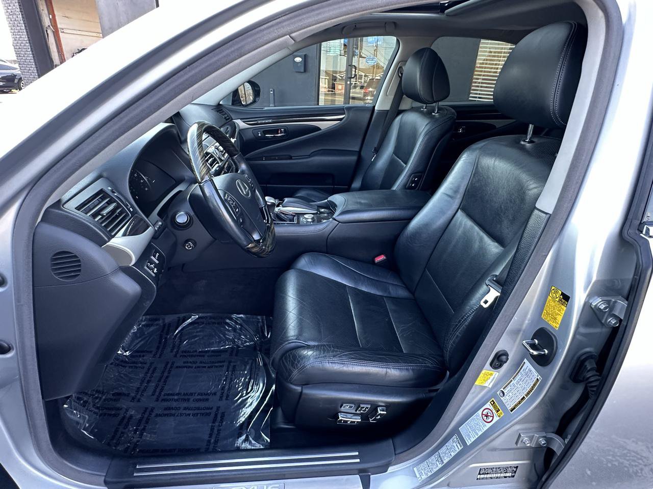 Used 2013 Lexus LS 460 AWD w/ Comfort Pkg image 19
