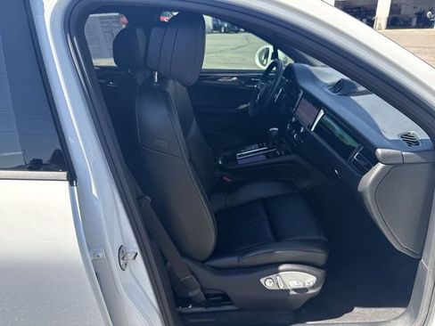 Used 2025 Porsche Macan AWD/4WD image 25