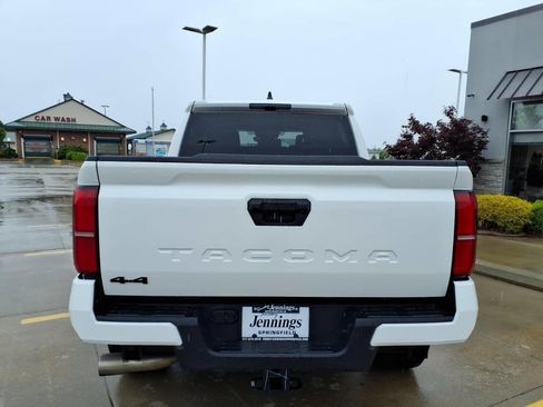 Used 2025 Toyota Tacoma TRD Off-Road AWD/4WD image 24