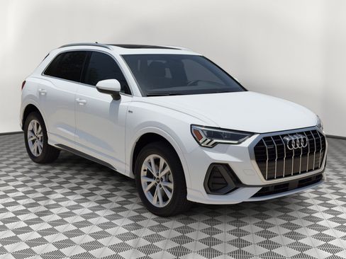 Certified 2025 Audi Q3 2.0T Premium w/ Convenience Package AWD/4WD image 7