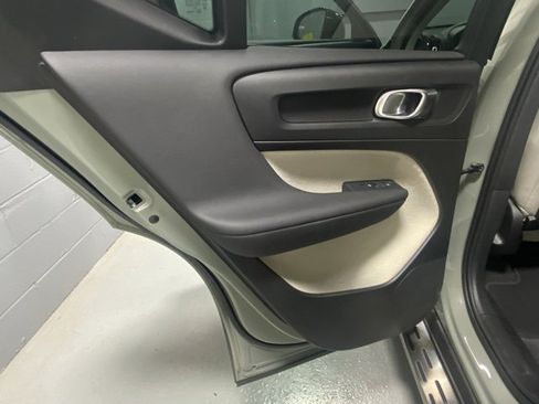 Certified 2025 Volvo XC40 B5 Ultra image 8