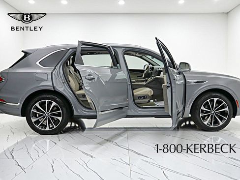 Used 2024 Bentley Bentayga Extended Wheelbase AWD/4WD image 17