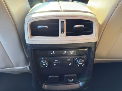 Used 2020 Buick Envision Essence image 32
