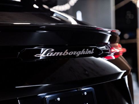 Used 2023 Lamborghini Urus Performante AWD/4WD image 9