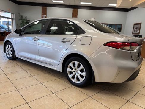 Used 2025 Toyota Corolla LE FWD image 4