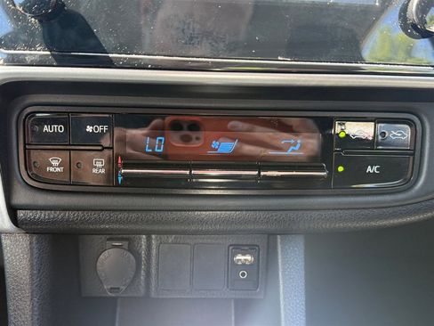 Used 2019 Toyota Corolla LE FWD image 17