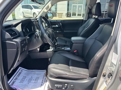 Used 2022 Toyota 4Runner TRD Off-Road Premium AWD/4WD image 11