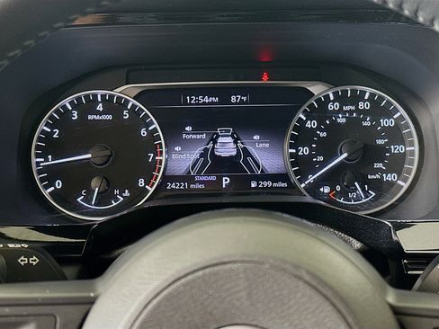 Used 2025 Nissan Pathfinder SV FWD image 19
