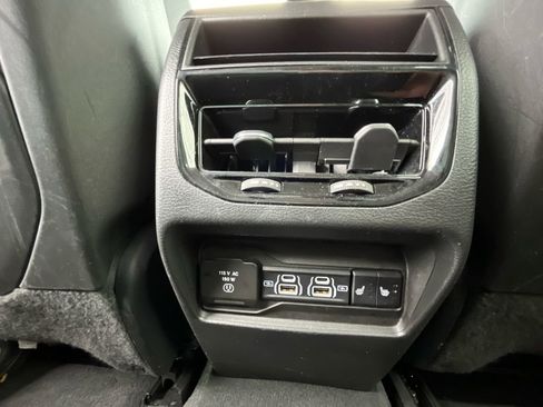 Used 2023 Jeep Grand Cherokee Limited image 33