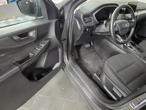 Used 2025 Ford Escape Active AWD/4WD image 19
