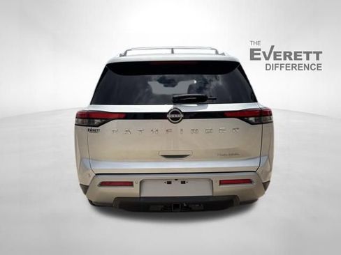 Used 2024 Nissan Pathfinder Platinum FWD image 6