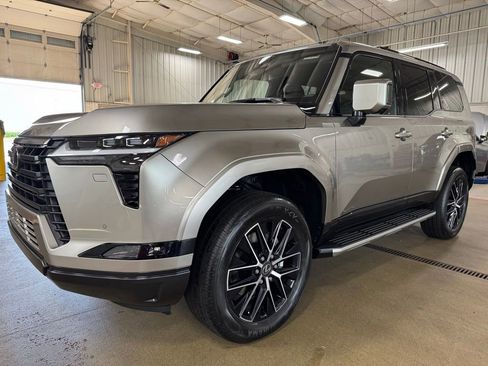 New 2026 Lexus GX 550 AWD/4WD image 2