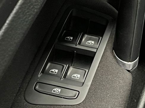 Used 2017 Volkswagen Golf S image 13