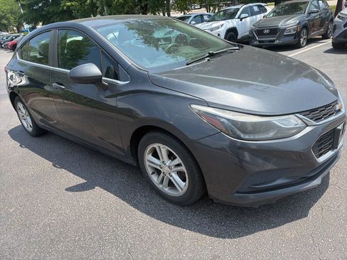 Used 2017 Chevrolet Cruze LT w/ Convenience Package FWD image 4