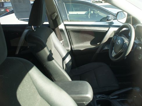 Used 2016 Toyota RAV4 LE image 3
