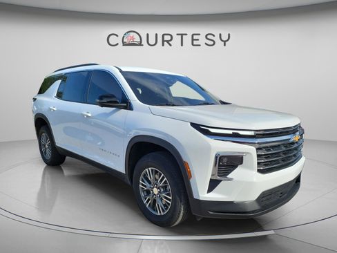 Used 2024 Chevrolet Traverse LT FWD image 5