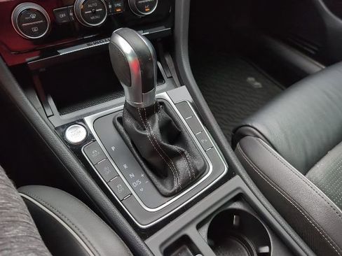 Used 2018 Volkswagen Golf R 4-Door image 20