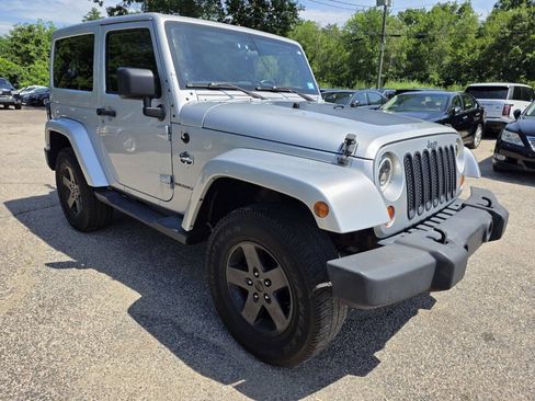 Used 2012 Jeep Wrangler Sahara AWD/4WD image 7