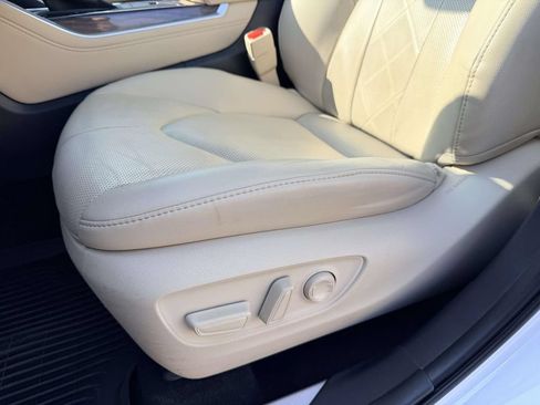 Used 2023 Toyota Highlander Platinum AWD/4WD image 18