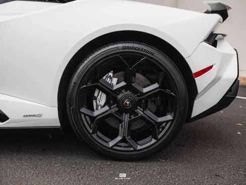 Used 2024 Lamborghini Huracan Tecnica image 4