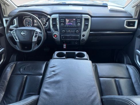 Used 2017 Nissan Titan SV image 10
