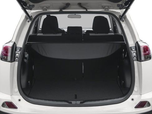 Used 2018 Toyota RAV4 XLE FWD image 12