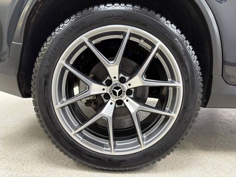 Used 2022 Mercedes-Benz GLC 300 4MATIC w/ AMG Line image 36