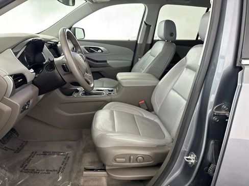 Used 2019 Chevrolet Traverse LT FWD image 25