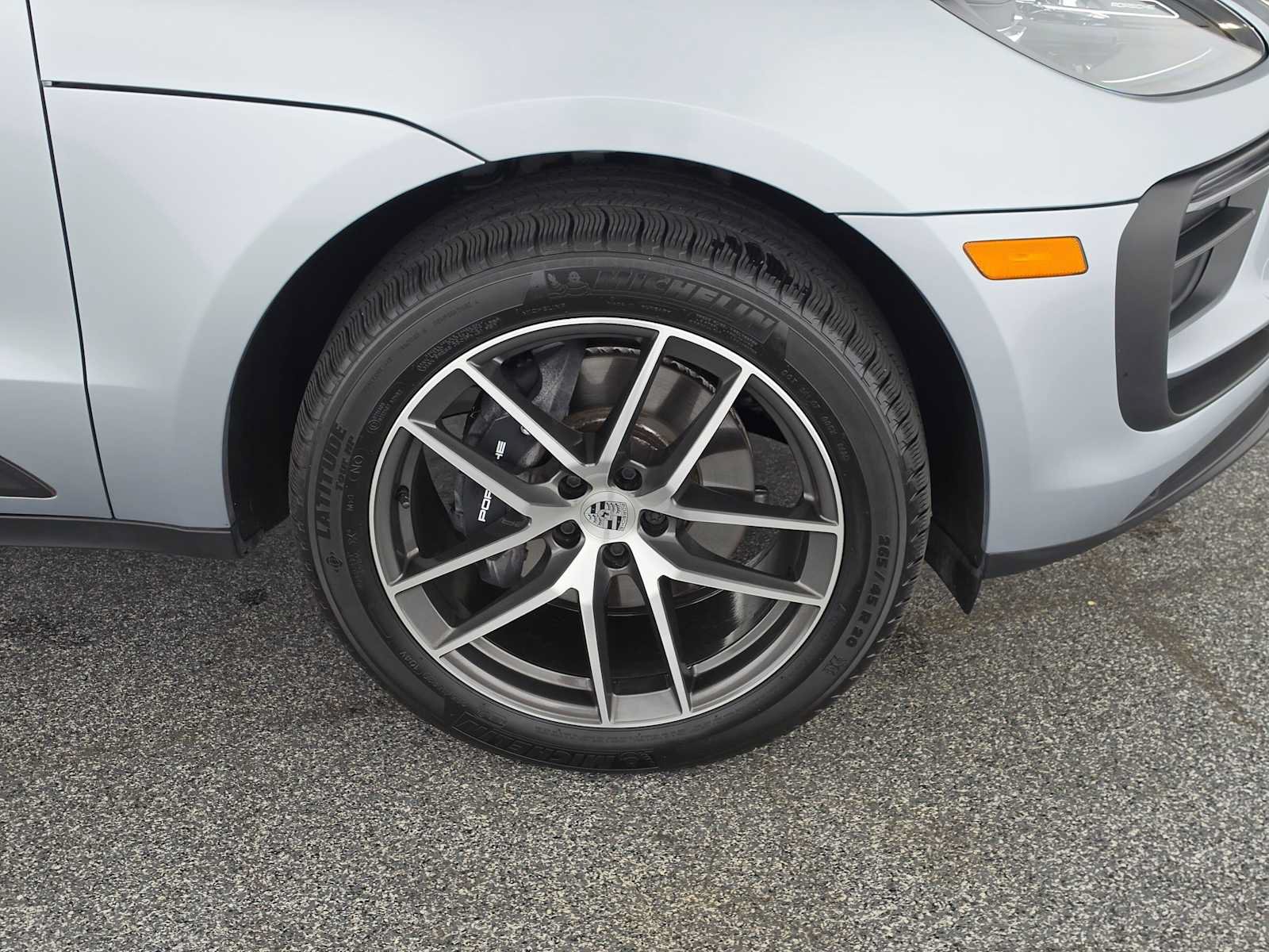 Used 2025 Porsche Macan AWD/4WD image 9