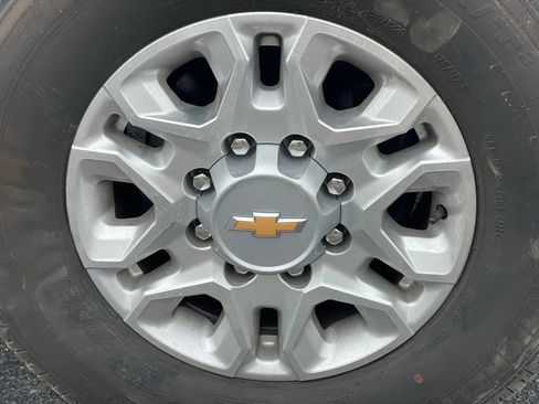 Used 2024 Chevrolet Silverado 2500 LT AWD/4WD image 22