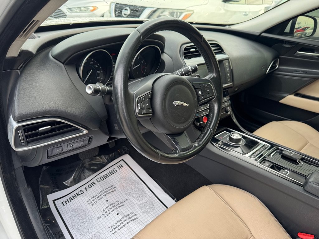 Used 2018 Jaguar XE Premium RWD image 7